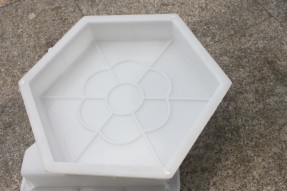 六棱塊護(hù)坡塑料模具什么材質(zhì)的好？